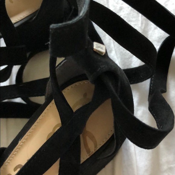 Gorgeous Sam Edelman black suede sandals 5.5 - Picture 2 of 8